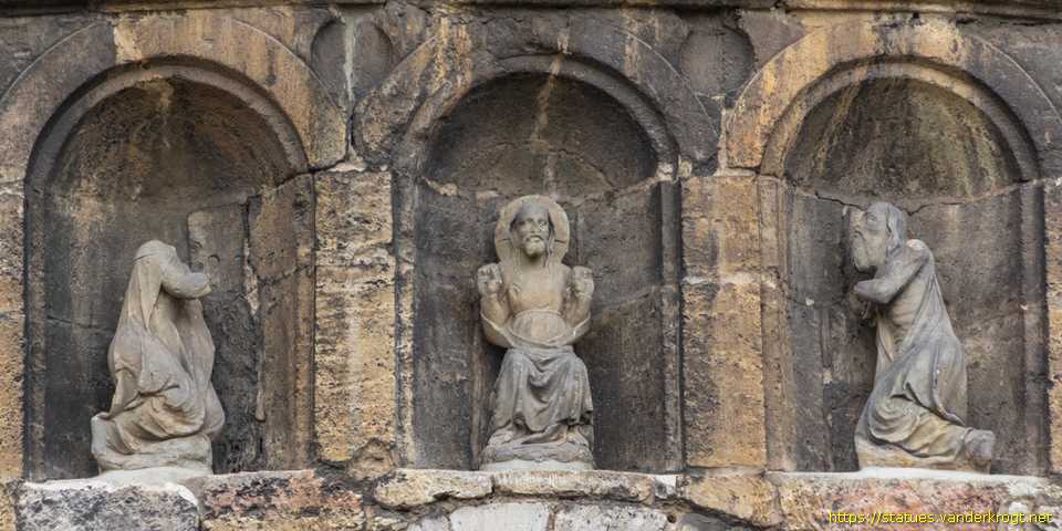 Halberstadt - Heiligenstatuen an der Liebfrauenkirche