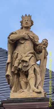 Saarbrücken - Skulpturen an der Ludwigskirche