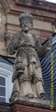Saarbrücken - Skulpturen an der Ludwigskirche