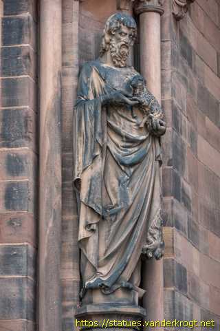 Saarbrücken - Statuen an der Johanneskirche