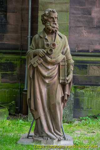 Saarbrücken - Statuen an der Johanneskirche