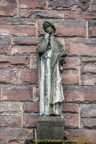 Saarbrücken - Skulpturen an der Christkönig-Kirche