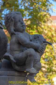 Gotha - Schellenbrunnen mit Ruhmes-Genius