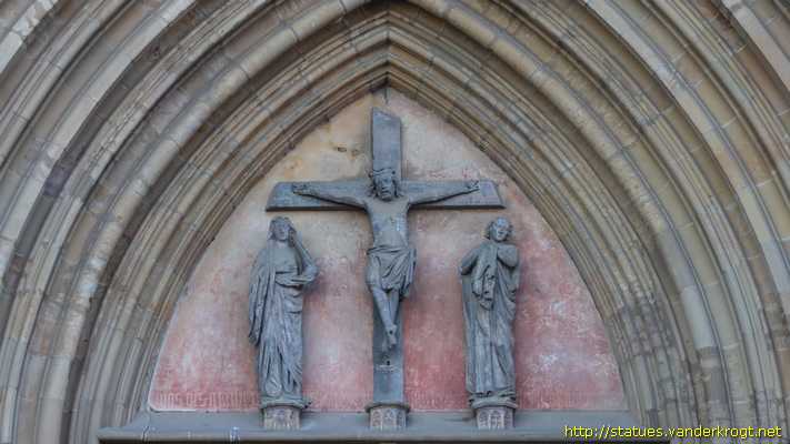 Erfurt - Heiligenstatuen an der Hohen Domkirche St. Marien