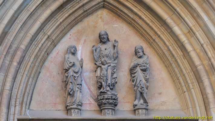 Erfurt - Heiligenstatuen an der Hohen Domkirche St. Marien
