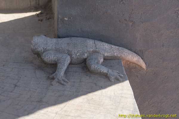 Puerto del Rosario - Pensador con perenquén