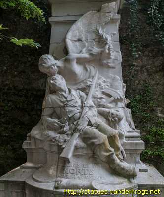 Coutances - Socle de pierre du monument aux morts de 1870