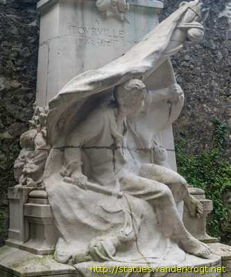 Coutances - Socle de pierre du monument aux morts de 1870