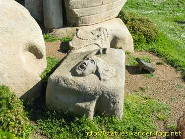 Plérin - Monument aux péris en mer