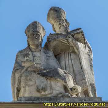 Paris - Statues de saints sur l'église Saint-Roch