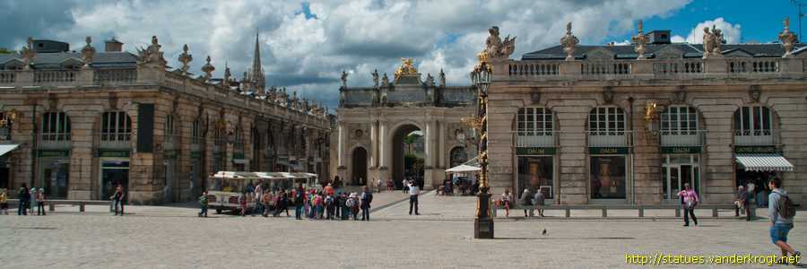 Nancy / Groupe de la Renommée avec Louis XV