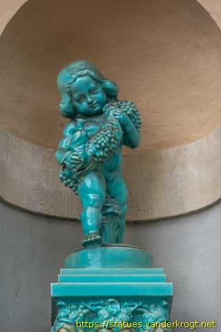 Mondorff - Putti en façade de l'Orangerie