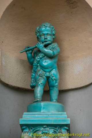 Mondorff - Putti en façade de l'Orangerie