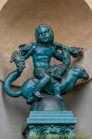 Mondorff - Putti en façade de l'Orangerie
