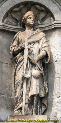 Hesdin - Statues à la bretèche de l'H�tel de Ville