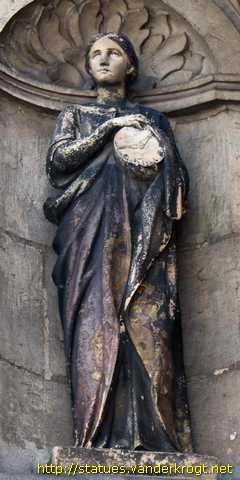Hesdin - Statues à la bretèche de l'H�tel de Ville
