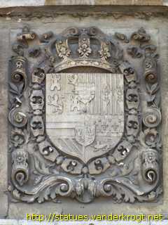 Hesdin - Statues à la bretèche de l'H�tel de Ville