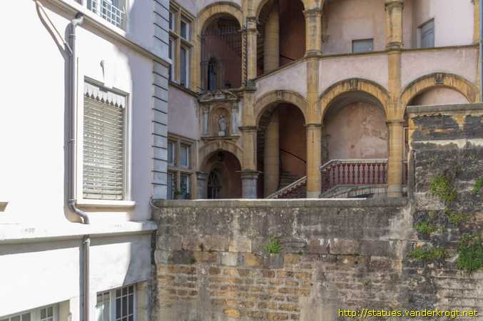 Lyon - Henri IV et la Vierge