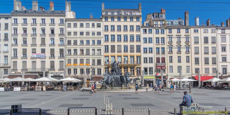Lyon - Char triomphal de la Garonne - "Fontaine Bartholdi"
