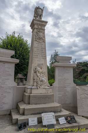 Crémieu - Monuments aux morts