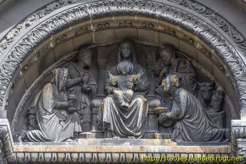 Lyon - Sculptures à l'Église du Bon Pasteur