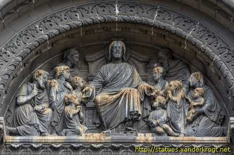 Lyon - Sculptures à l'Église du Bon Pasteur