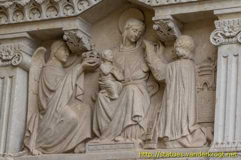 Ars-sur-Formans - Reliefs avec Saint Jean-Marie Vianney