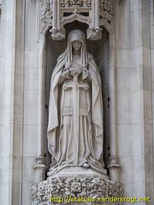 London - Sculptures at the front façade of Middlesex Guildhall