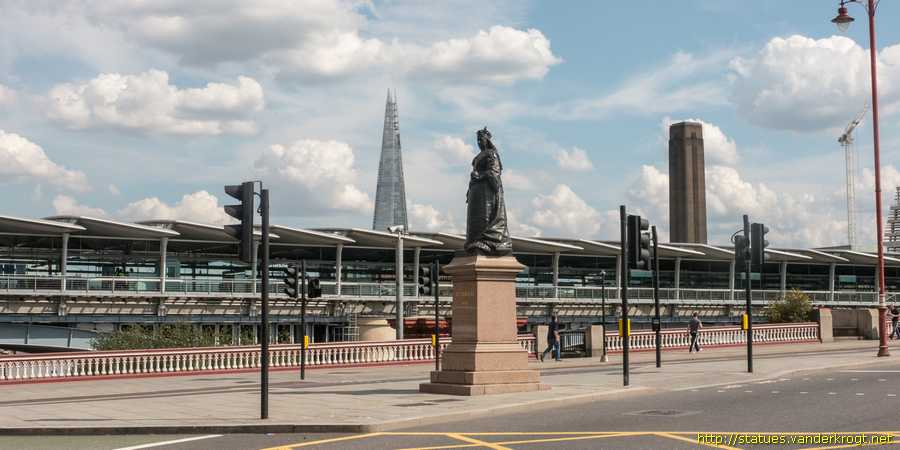 London - Queen Victoria