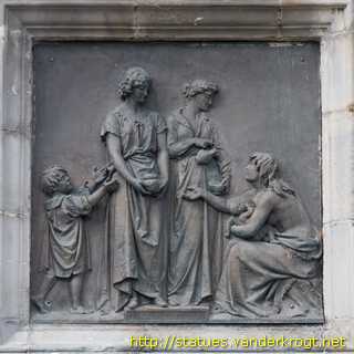 Denbigh - Dinbych / Dr. Evan Pierce Monument