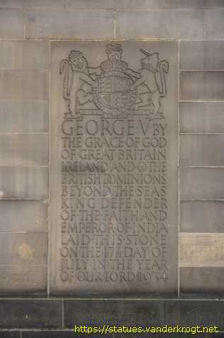 Manchester - Statues and Reliefs Manchester Town Hall Extension