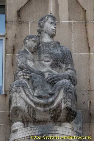 Liverpool - Mother and Child & Father and Child