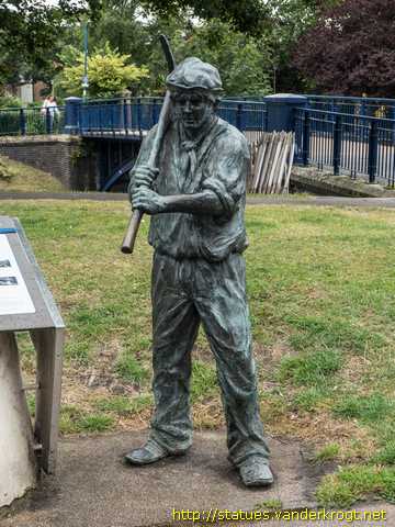 Hythe - Two Navvies - Canal Builders