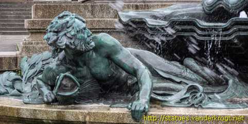 Bristol - Dolphin Fountain