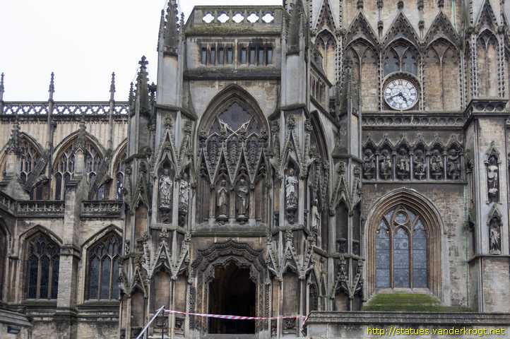 Bristol - Sculptures at the St Mary Redcliffe