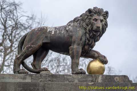 Bath - The Medici Lions