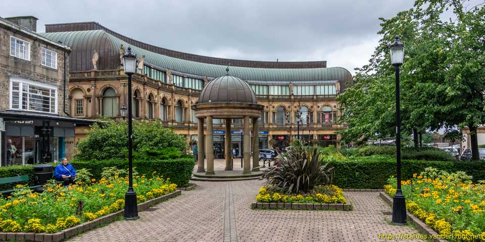 Harrogate - Customers and staff