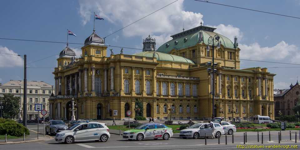 Zagreb - Poprsja na pročelju Narodnog kazališta