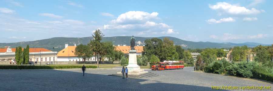 Esztergom - Magyarok Nagyasszonya szobor