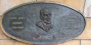 Dublin - Baile Átha Cliath - An Pharáid Liteartha - Literary Parade