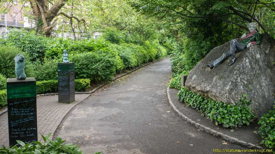 Dublin - Baile Átha Cliath / Oscar Wilde Memorial
