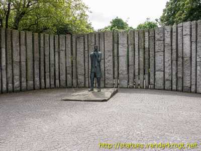 Dublin - Baile Átha Cliath / Theobald Wolfe Tone - Famine Memorial / Cuimhneachán an Ghorta