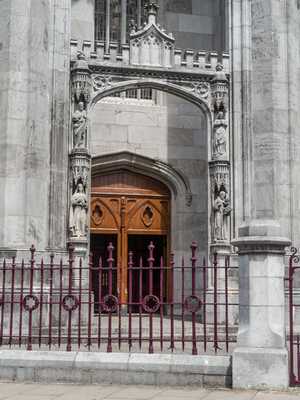 Cork - Corcaigh / Saints' statues at Holy Trinity Church