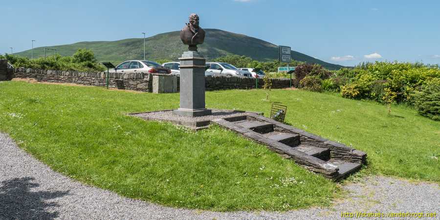 Cahersiveen - Cathair Saidhbhín / Daniel O'Connell - Dónall Ó Conaill