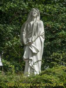 Clifden - An Clochán / Saints' statues around St. Joseph's Church