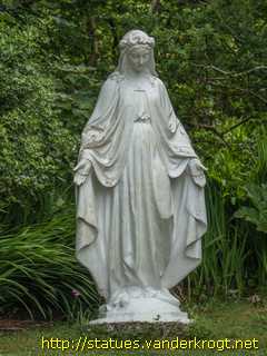 Clifden - An Clochán / Saints' statues around St. Joseph's Church