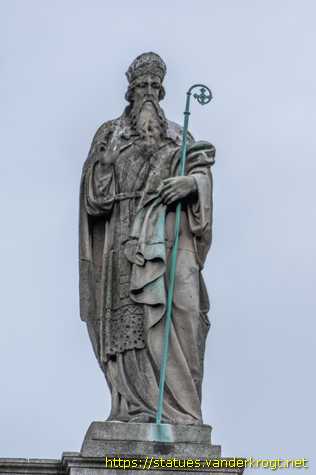 Dublin - Baile Átha Cliath - Saints' statues at St. Audoen's Church