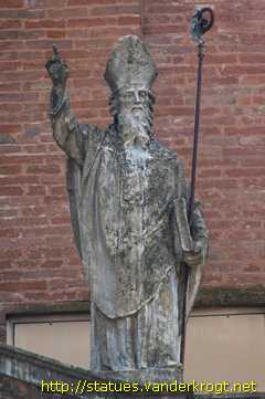 Castel San Pietro Terme - Statue dei Santi al Santuario del Crocifisso