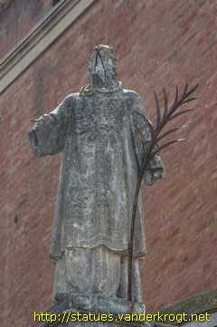 Castel San Pietro Terme - Statue dei Santi al Santuario del Crocifisso