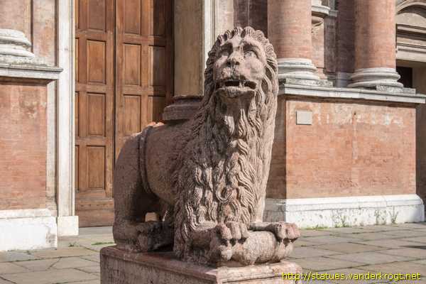 Reggio nell'Emilia - Statue dei Santi alla Basilica di San Prospero